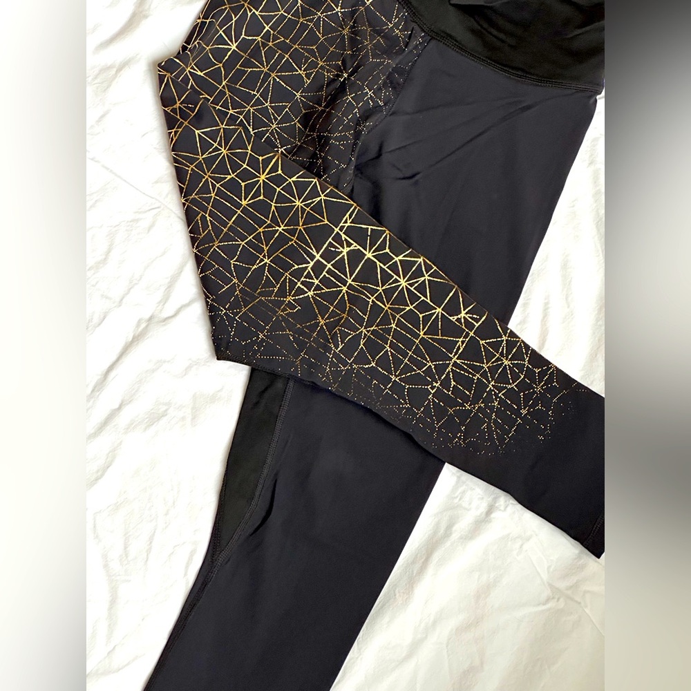 13 Apparel Women’s Leggings M - Black & Metallic gold detail